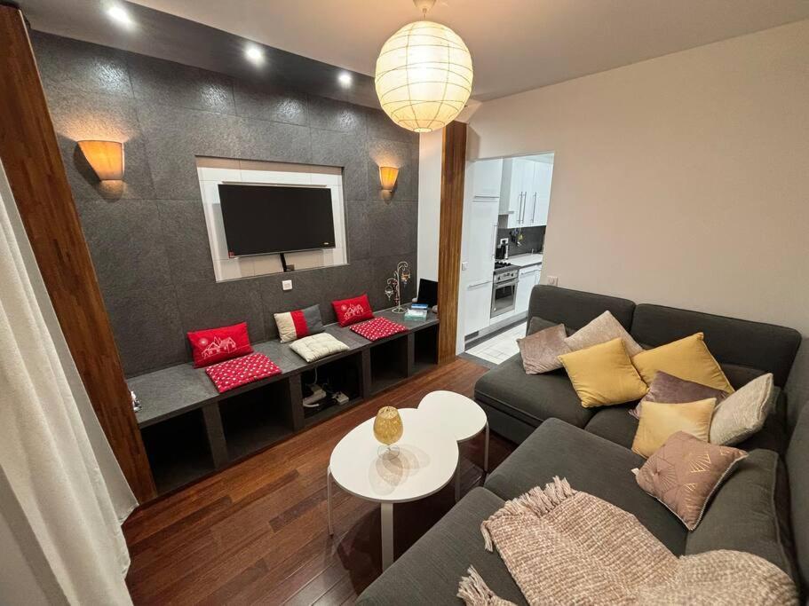 Entier : - Saint-cloud, France Apartment Saint-Cloud